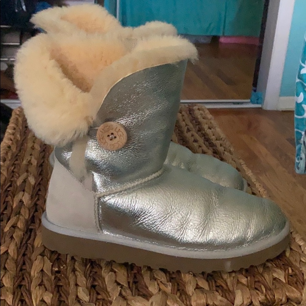 Bailey Button Classic Short Silver Uggs - image 2